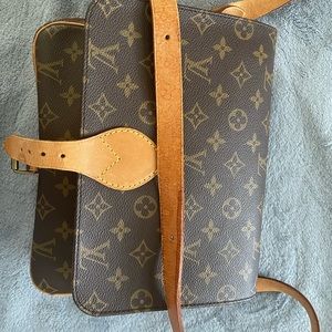 Aunthetic Vintage LV Cartouchiere 26